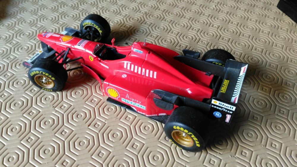 Automovel miniatura Ferrari F.310