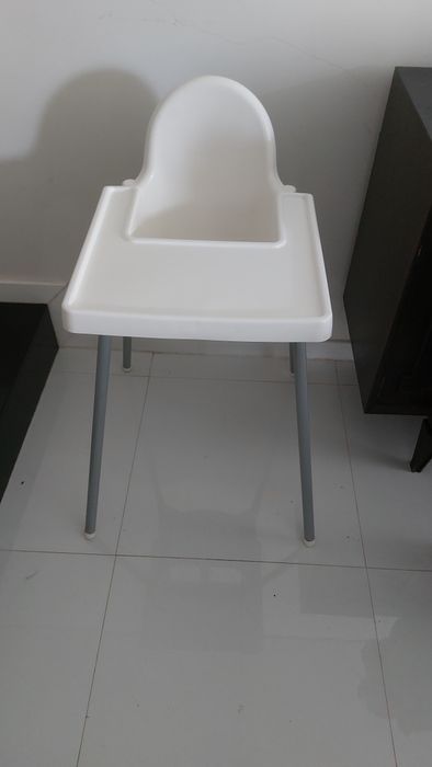 Cadeira papa Ikea com redutor e tabuleiro
