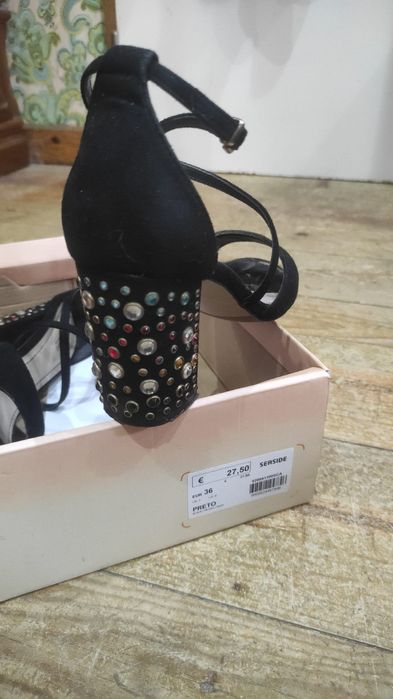 Sapatos de salto alto tamanho 36