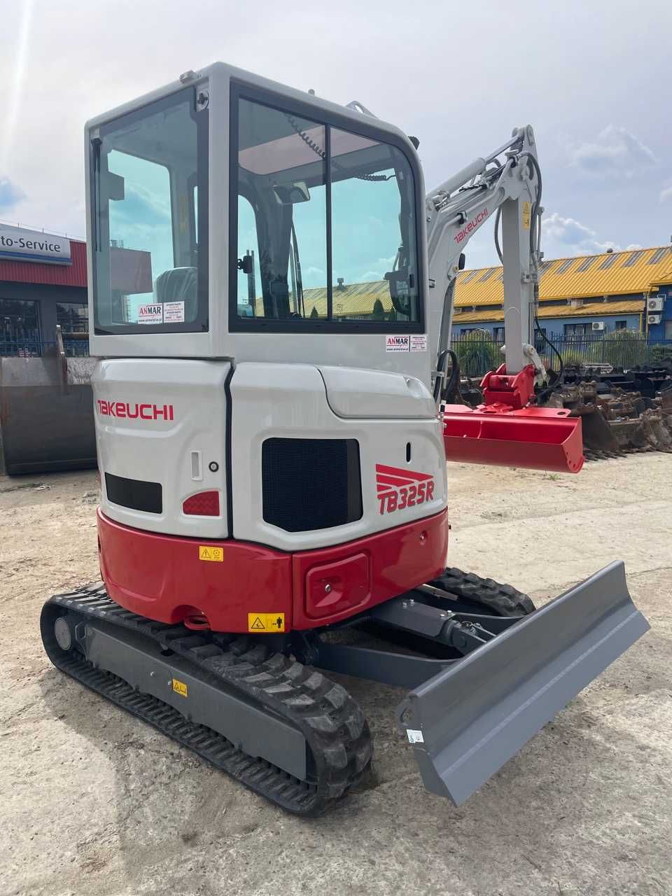 MiniKoparka w obrysie 2,5t  Takeuchi TB325R /TB320/ TB225/TB335R