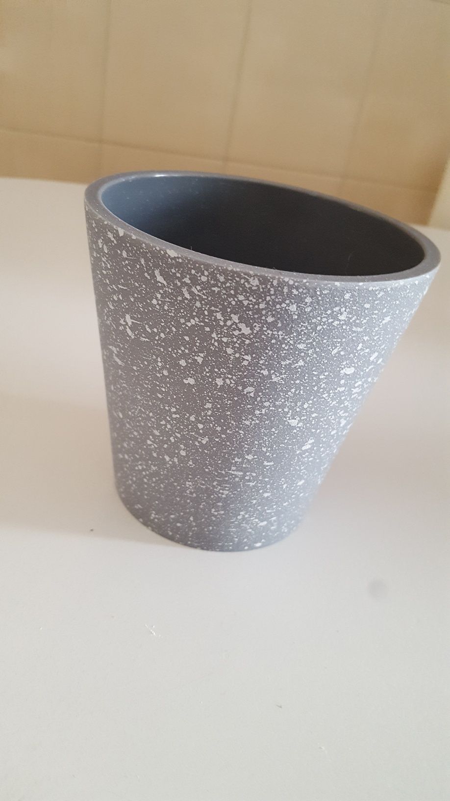 Vaso pequeno  cinzento