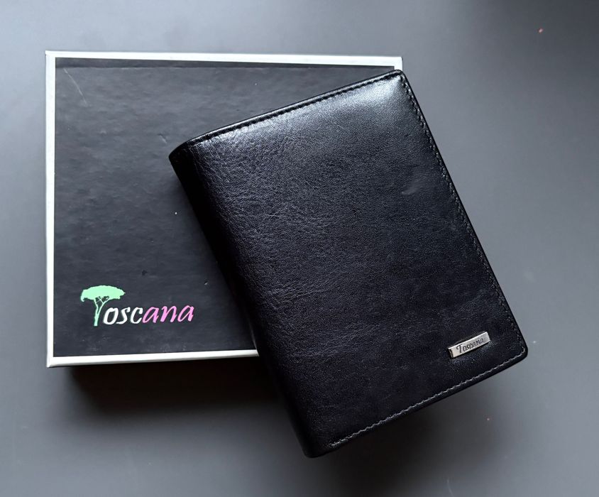 Skórzany portfel męski czarny pionowy