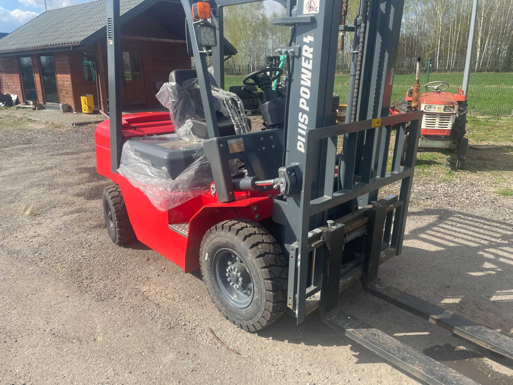Nowy wózek widłowy POWER PLUS 25