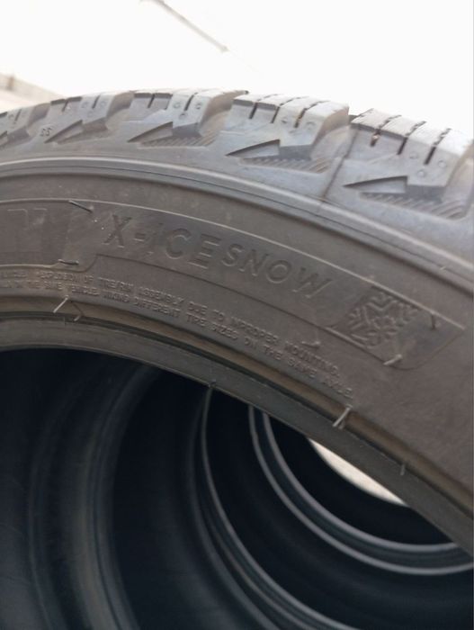 Зимові шини 235/45 R18 Michelin X-Ice Snow
