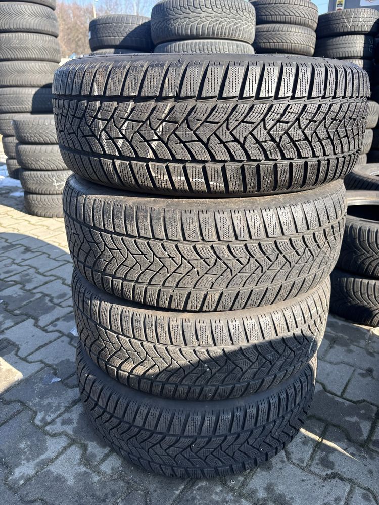 Komplet opon zimowych 215/60 R16 Dunlop