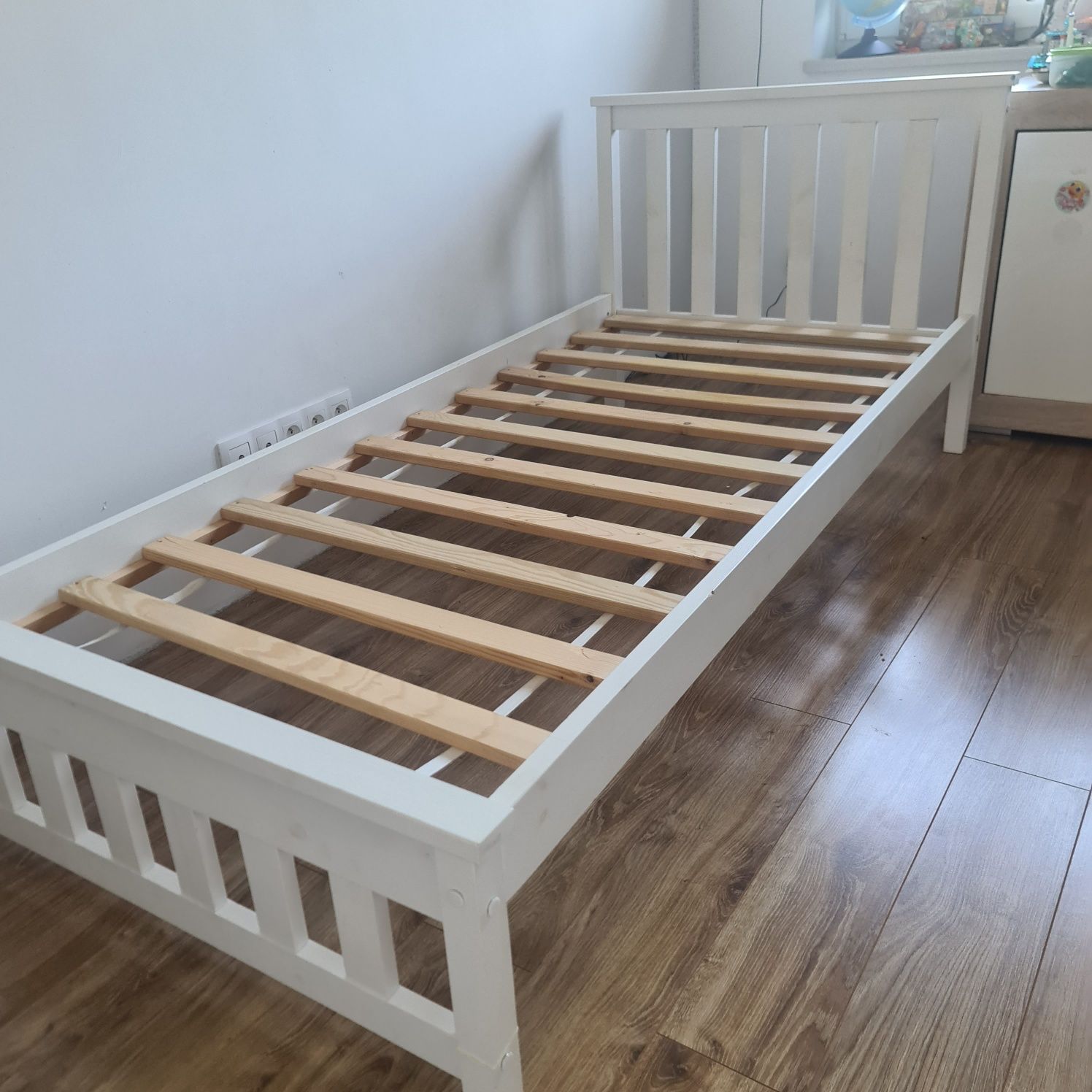 Łóżko 90x200 ze stelażem i materacem