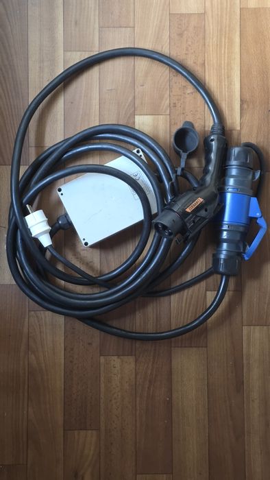 Зарядний пристрій для електромобіля ChargeU Pro 40 A, Tipe1 1-9 кВт