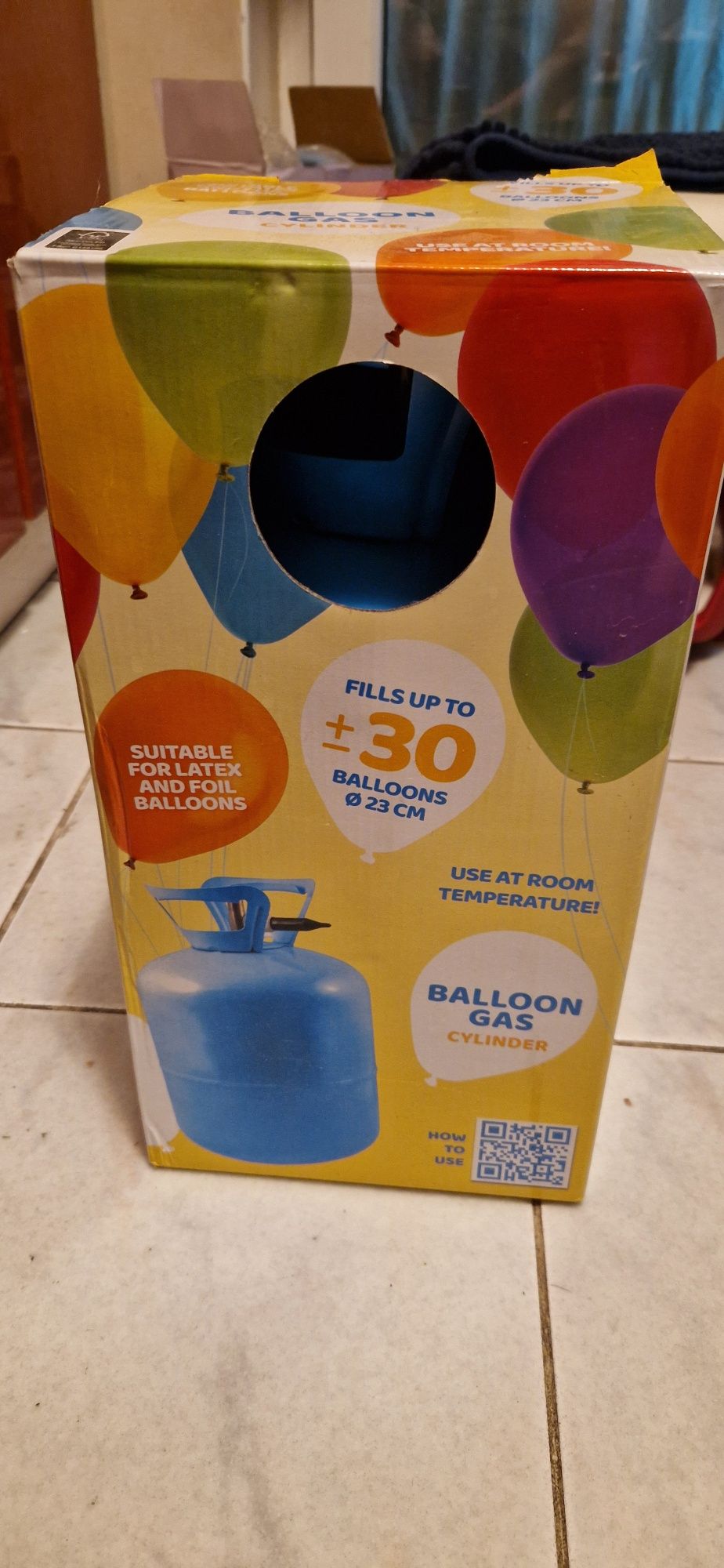 Butle po helu do balonów puste