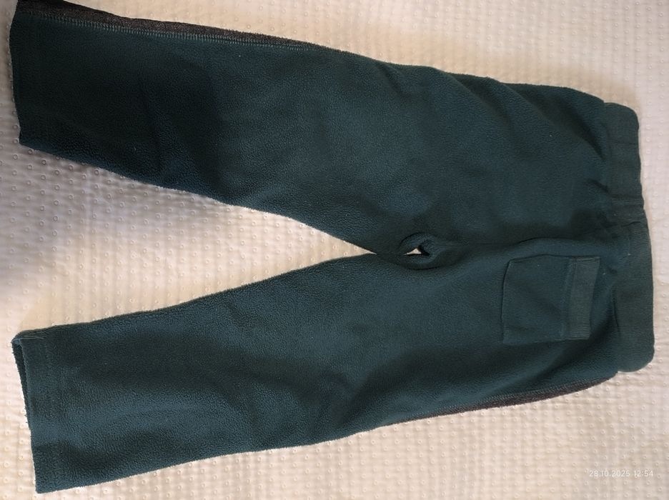 Zielone polarowe spodenki chłopięce marki cool club.