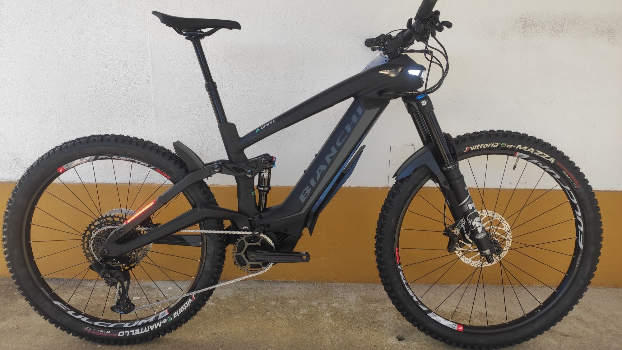 Novas E-Bikes Bianchi E-Omnia FX Type