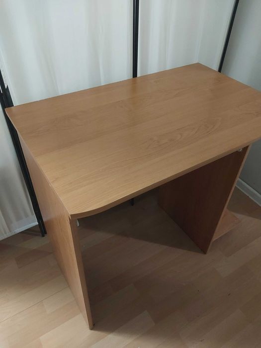 Sprzedam biurko , kolor drewna- beżowe