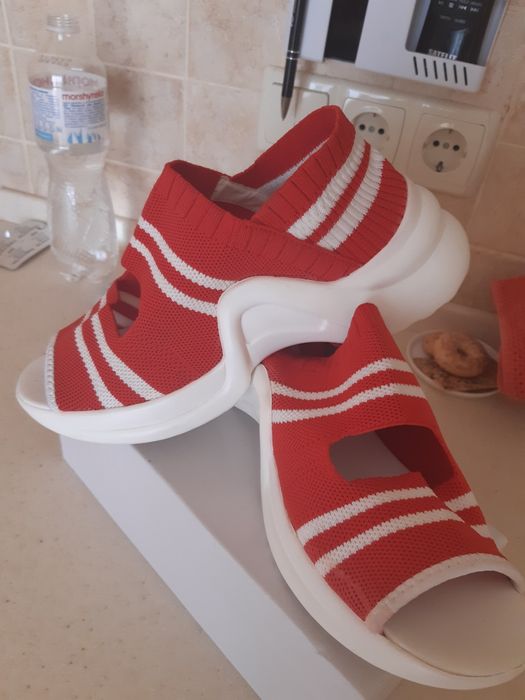 Босоножки спортивні жіночі