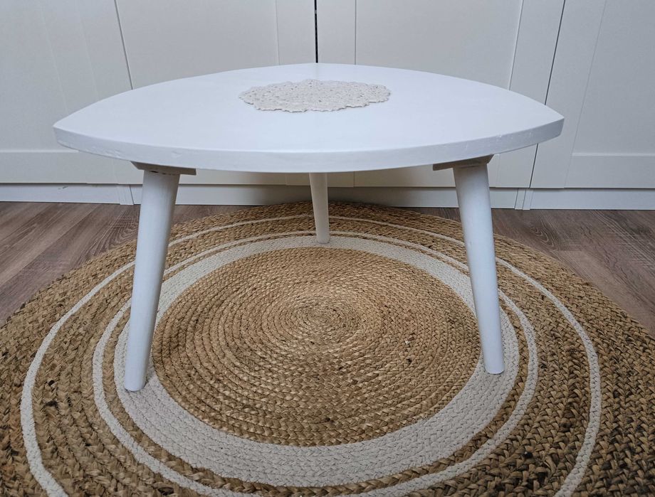 STÓŁ / Stolik niski biały trójkąt na 3 nogach / Ława szer 55cm +Gratis