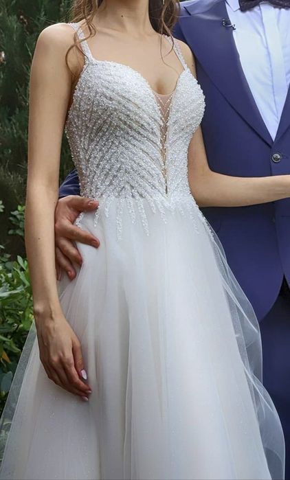 Suknia ślubna z kryształkami Swarovskiego