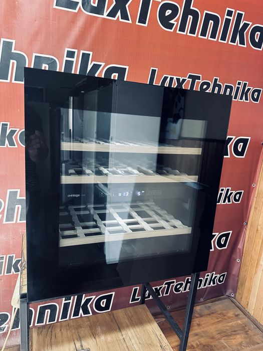 Винний холодильник під забудовв Avintage AVI60CDZA (франція )