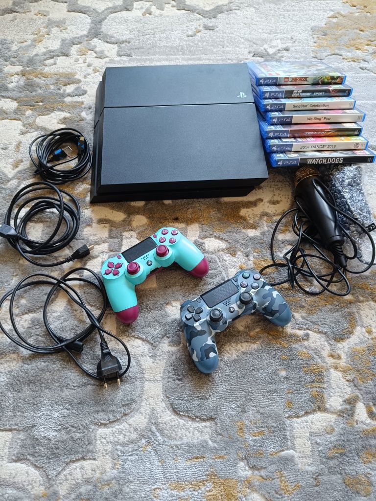 Playstation 4 em exelente estado com dois comandos