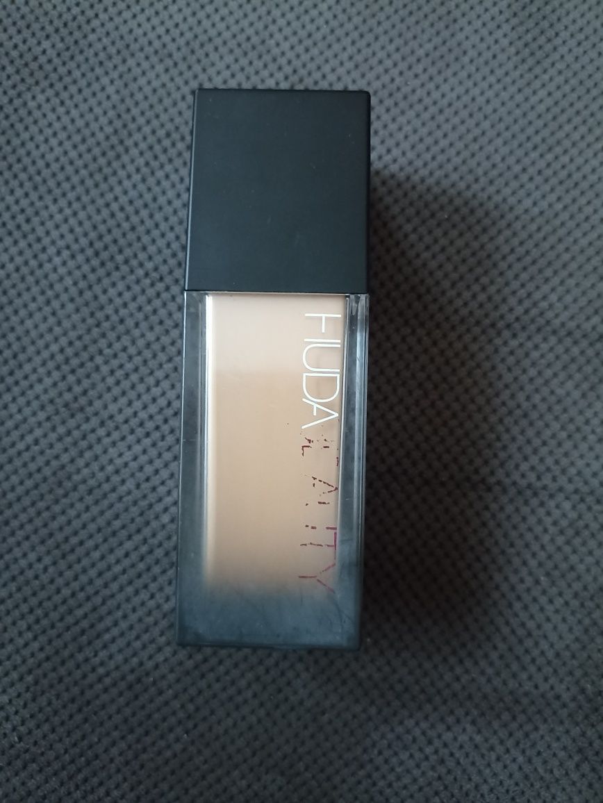 Huda Beauty podkład