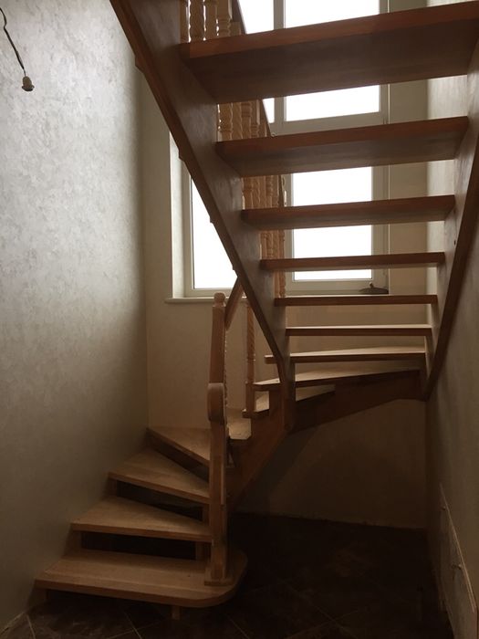 Сходи з дерева, на замовлення