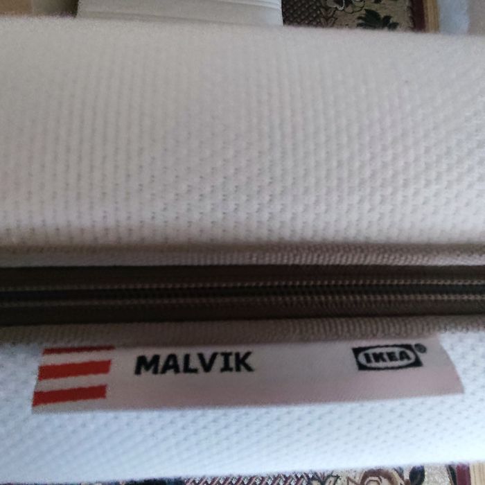 IKEA Malvik-пінополіуретановий матрац.