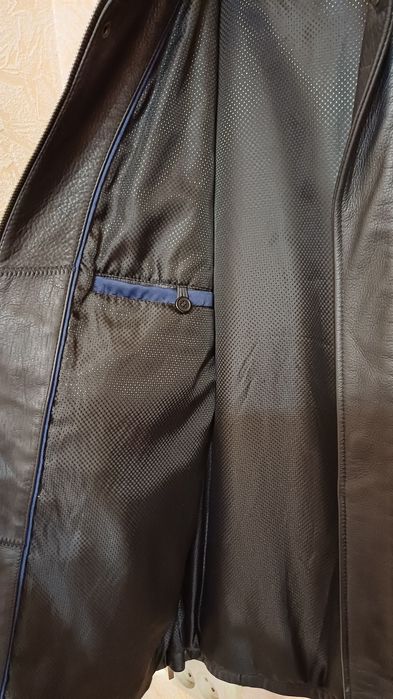 Шкіряна чоловіча куртка