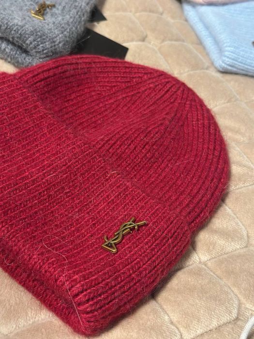 Тепла ангорова шапка жіноча  – стильна зимова модель