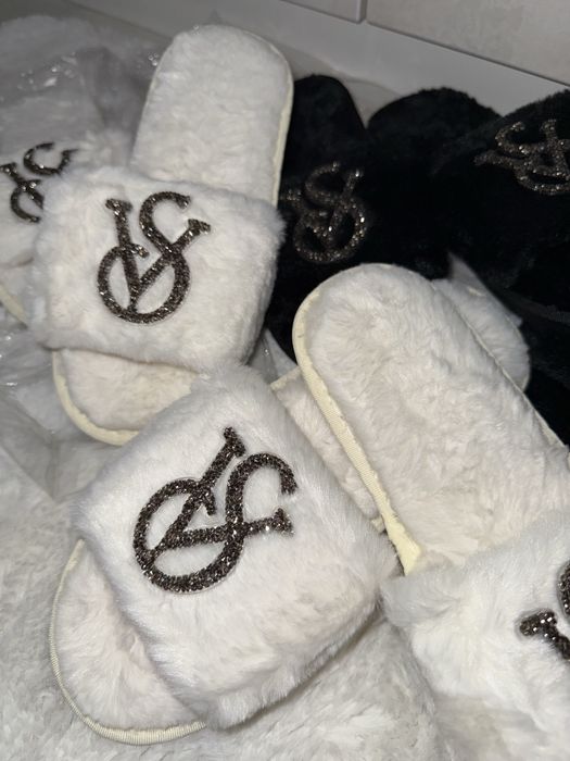 Кімнатні тапочки Victoria’s  Secret