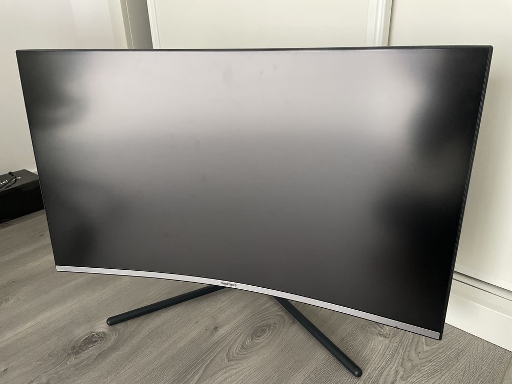 Monitor Samsung 32” Curvo