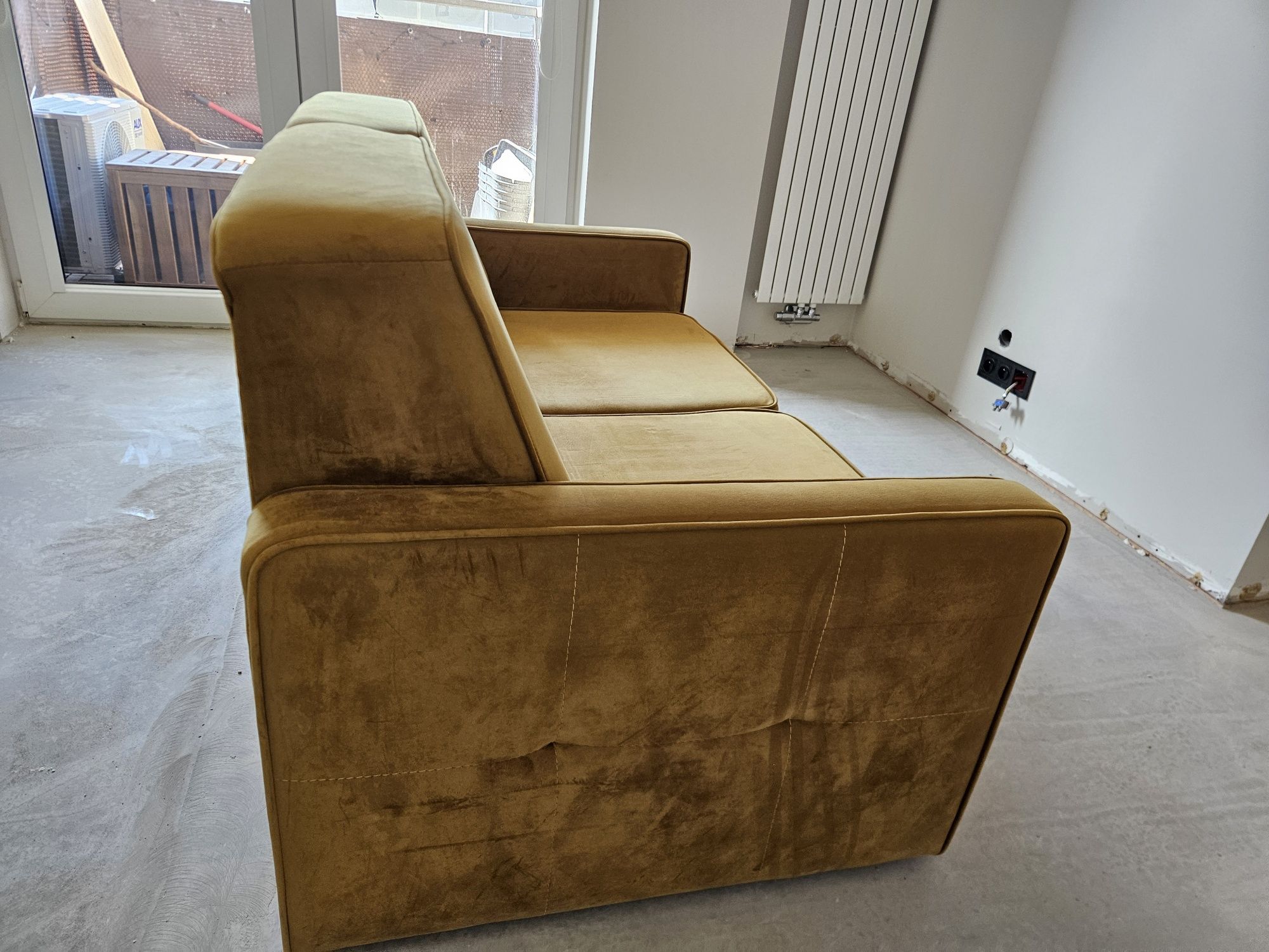 Sofa z funkcją spania i pojemnikiem