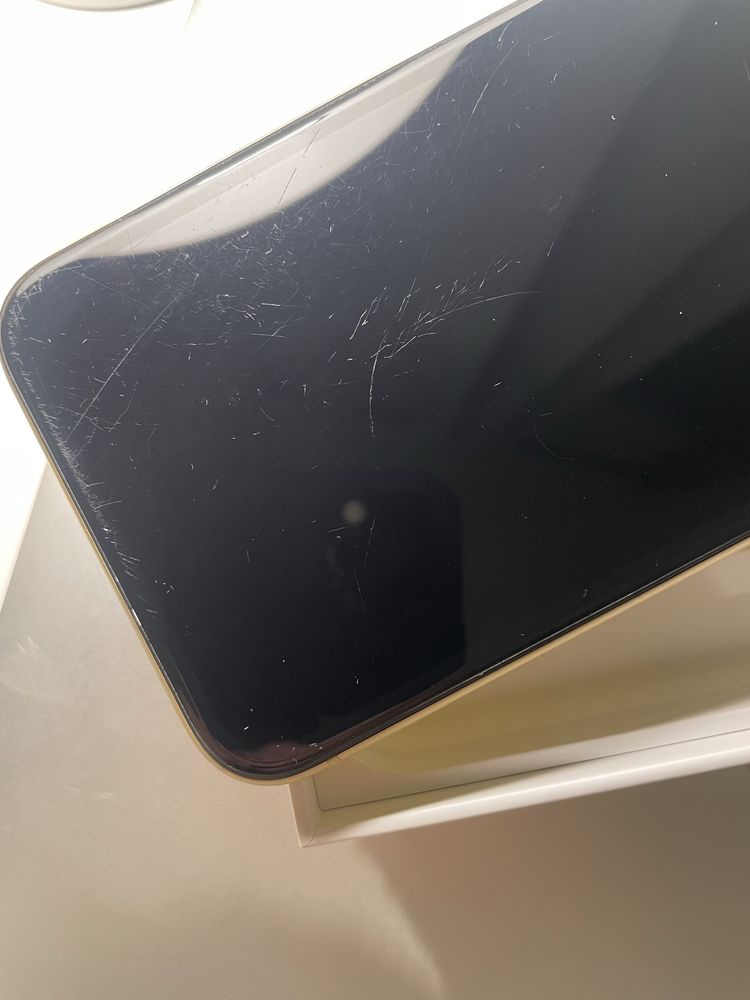 iPhone XR żołty