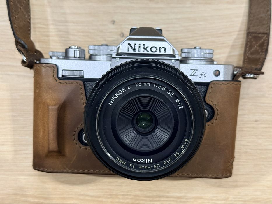 Nikon Zfc + obiektyw28mm/f2,8 + skórzane etui