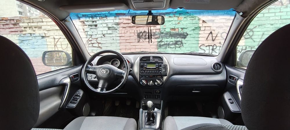 Тойота Рав4 2005 рік 2 літра дизель механіка повний привід