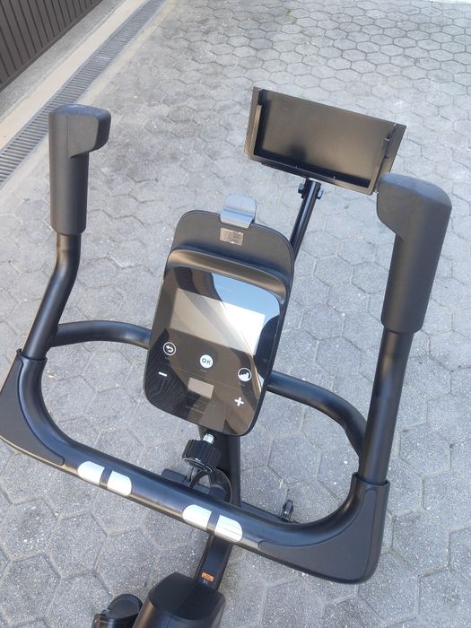 Bicicleta estática que permite aceder na app do telemóvel
