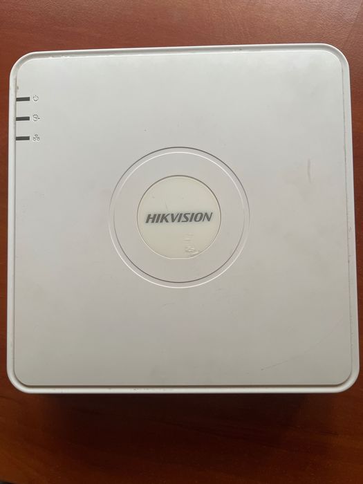 Відеореєстратор Hikvision
Модель: DS-7116N-SN/N