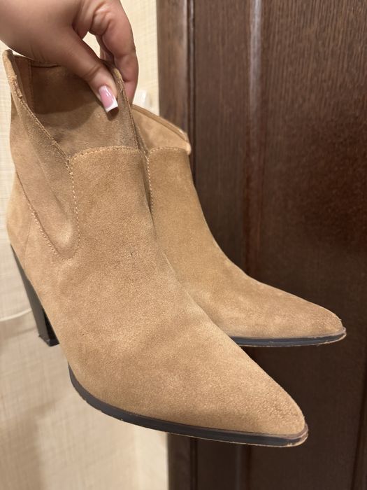 Стильні замшеві ботільйони RESERVED