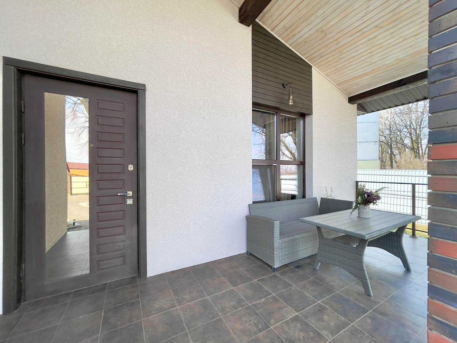 Продам стильный новый дом на  Роменской.