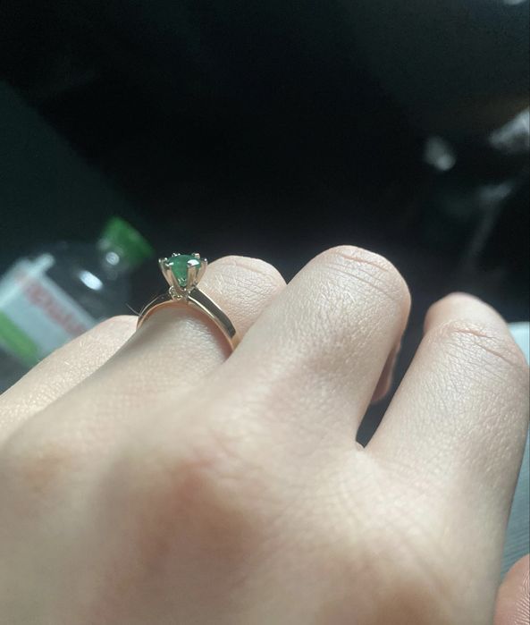 Золота каблучка з смарагдом 585 кольцо с изумрудом 16,5 мальва