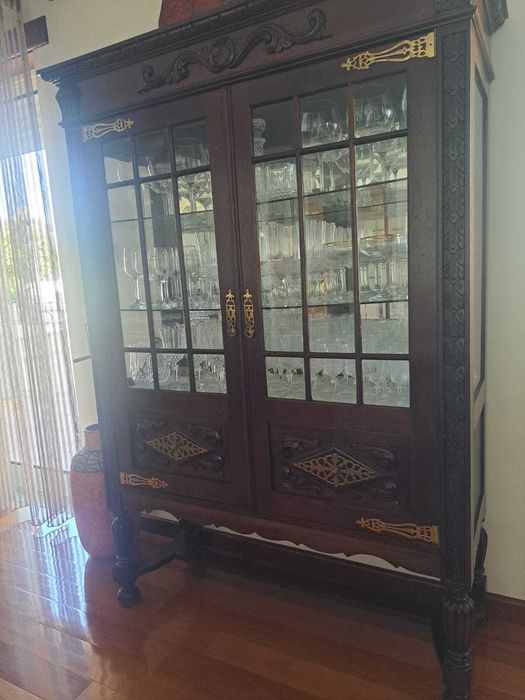 Mobília de sala de jantar, estilo renascença.