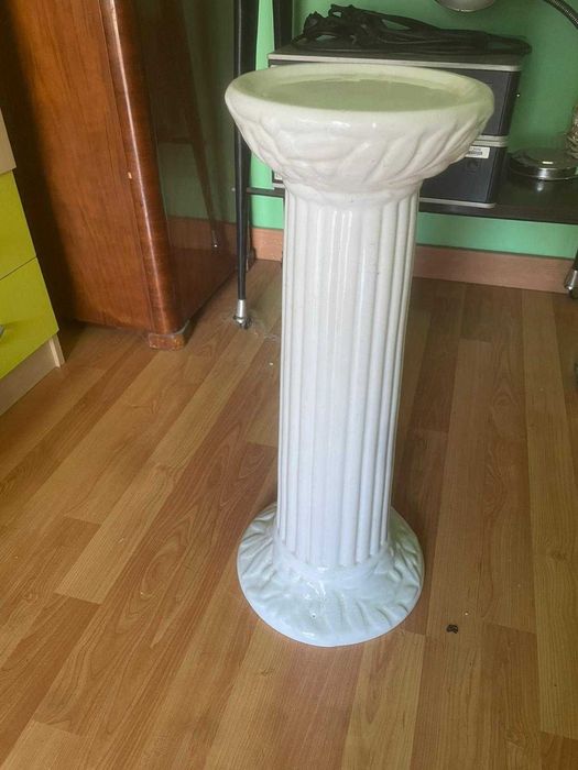 Pedestal em cerâmica branco