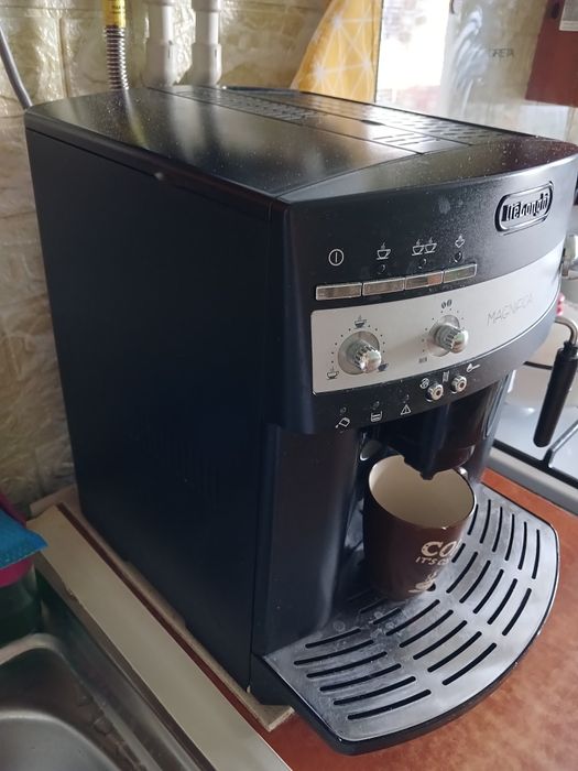 Кавомашина делонджі.