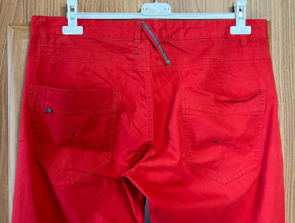 Reserved spodnie męskie r. 33/34 czerwone
