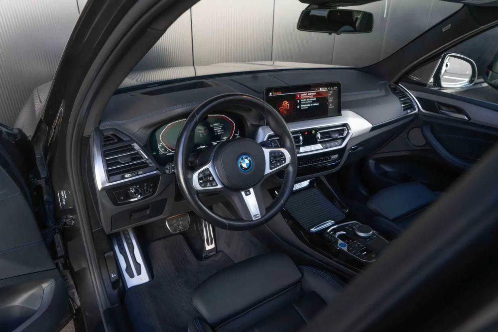 BMW iX3      2023