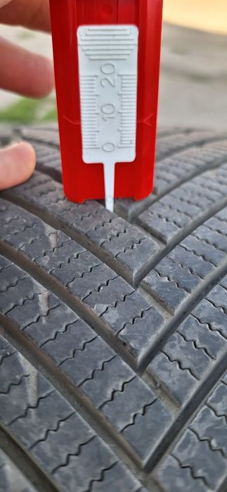 Opony wielosezonowe 235/45 R18 MINERVA