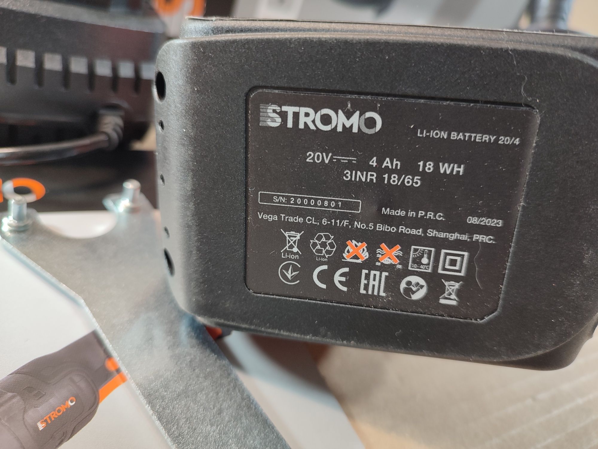 Безщіткова акумуляторна болгарка Stromo AGA216 (із 1 АКБ 20В 4Ah і ЗУ)