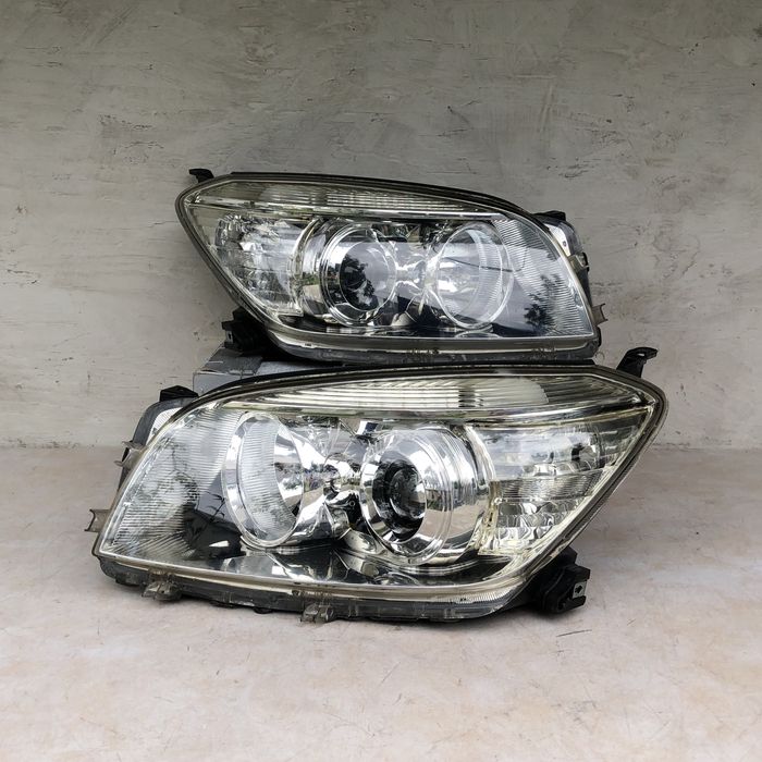Фара ліва права TOYOTA RAV4 РАВ4 Ichikoh 8117042311 8113042360