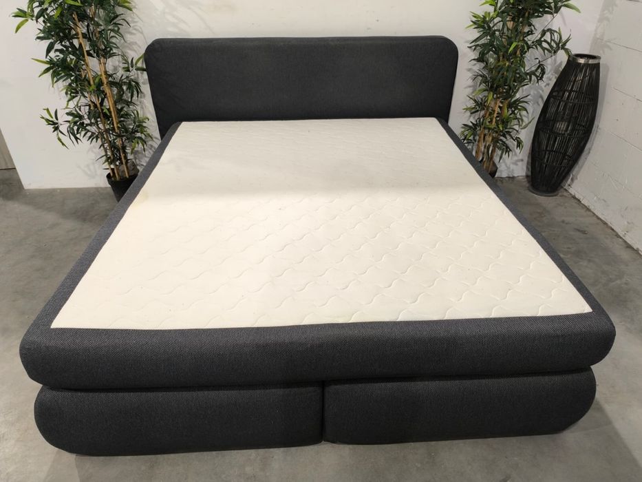 Ładne szare łóżko kontynetalne 180x200 z materacem.  Dowóz