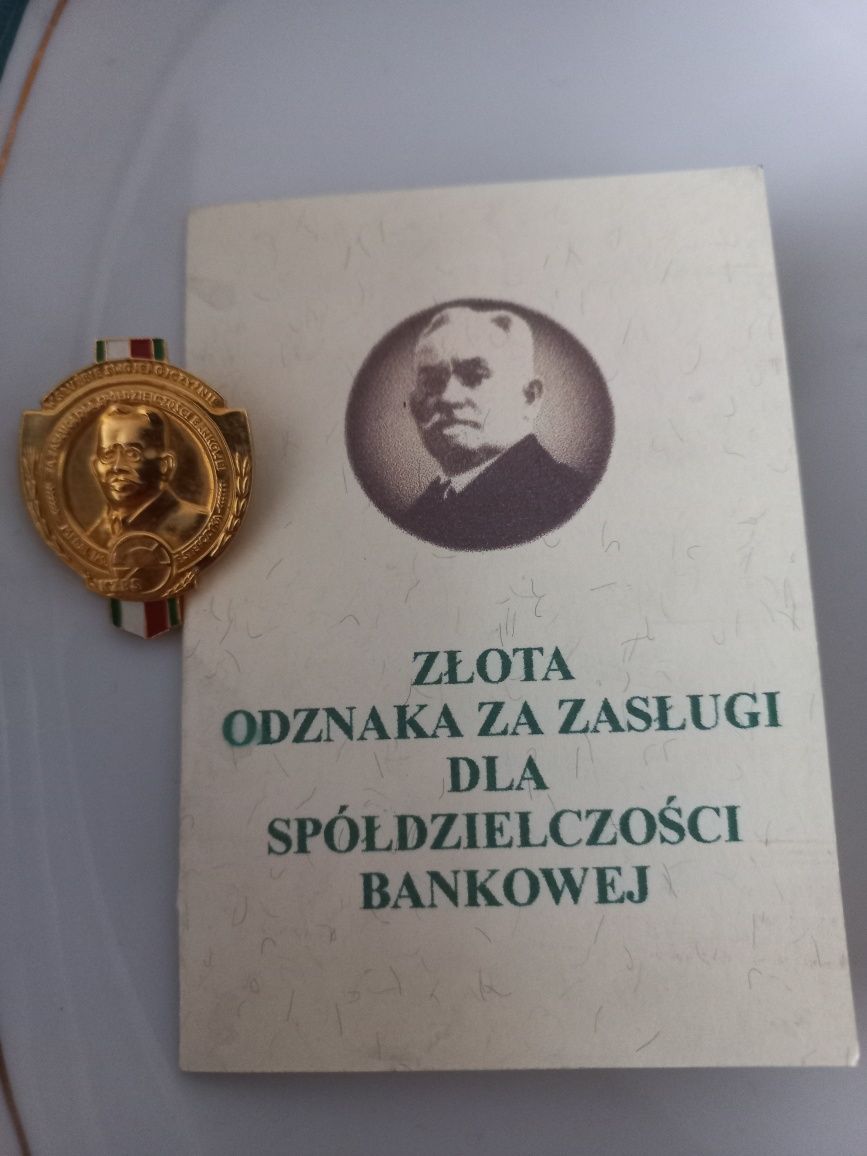 Złota odznaka,za zasługi dla spółdzielczości bankowej z legitymacja