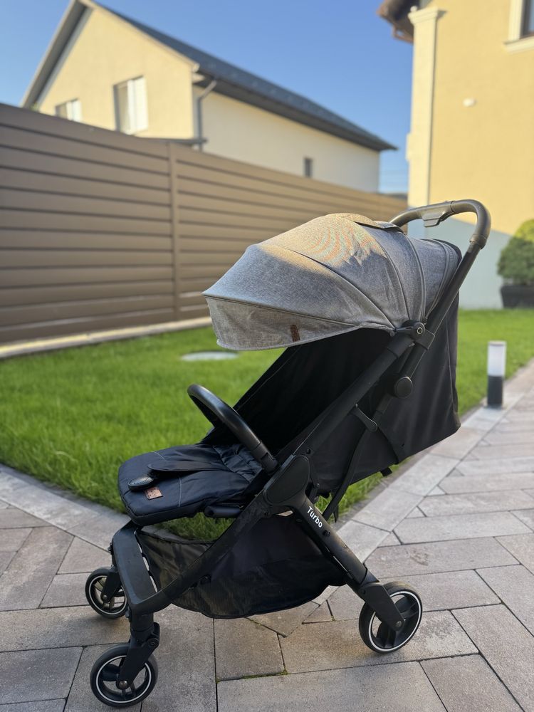 Прогулянковий візочок Carrello turbo