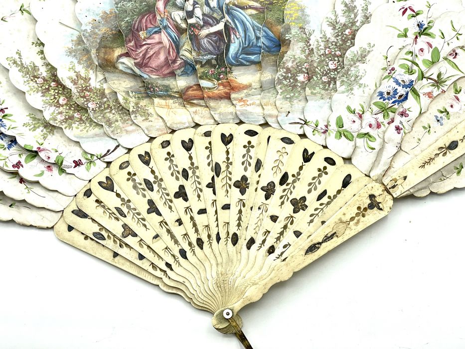 Leque antigo em material nobre