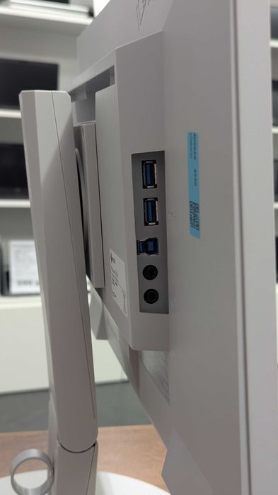 Monitor Bezramkowy Eizo 24" EV2450 Pełna Regulacja Klasa A Faktura