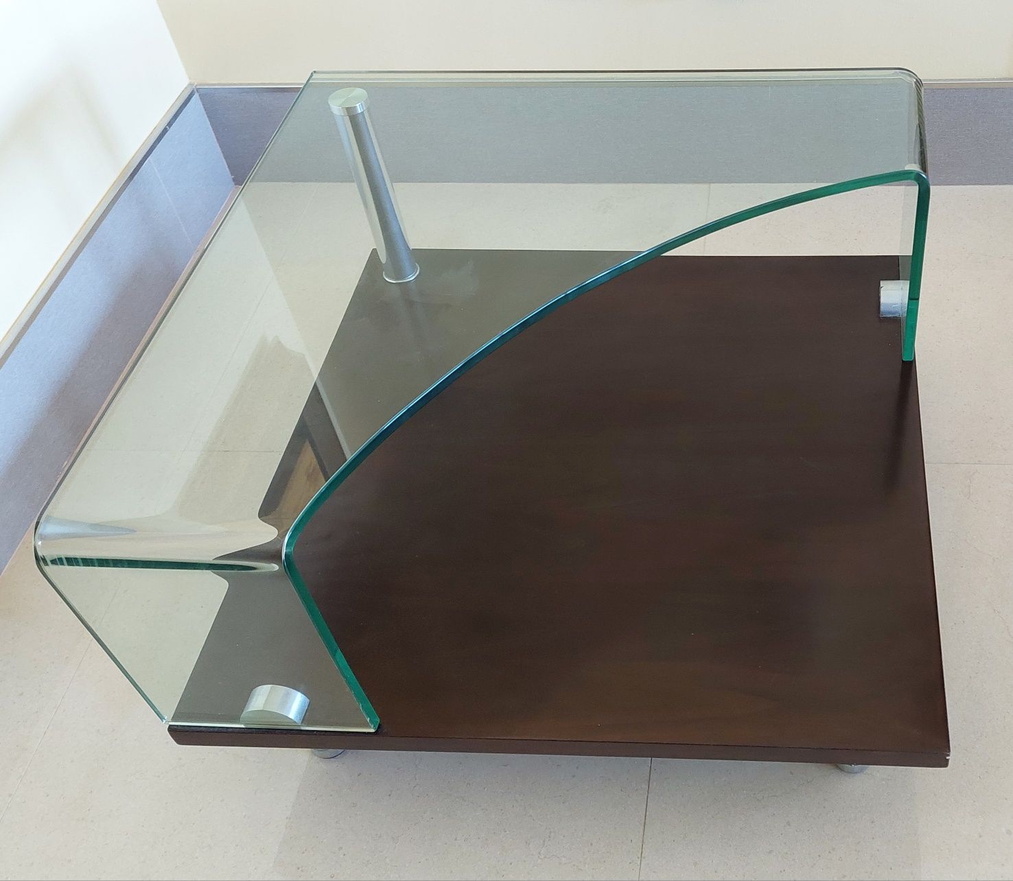 Mesa quadrada em vidro
